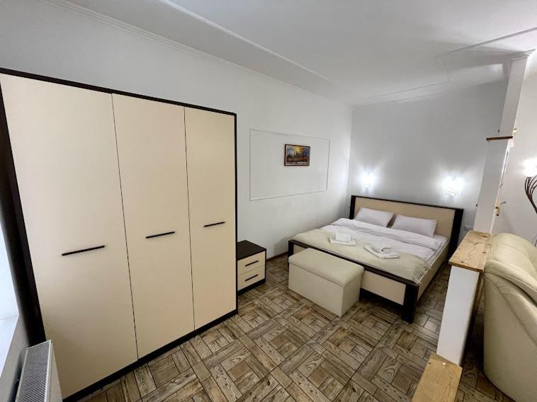 White Rooms On City Center リヴィウ エクステリア 写真